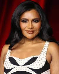 🔥Mindy🔥 @mindykaling at the Fourth Annual Academy Museum Gala. Hair—>  @cynthiaglam #evakimgivesgoodface