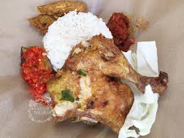 Ramai orang sebut penyet tu sama maknanya penyek dalam sebutan kita. Nasi Ayam Penyet Viral Arked Mara Sungai Segget Johor Bahru Sunah Suka Sakura