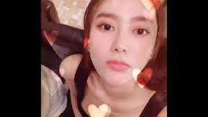 Là đôi bạn thân thiết, Lan Ngọc mặc gì cũng được khen, Linh Chi lại thường  bị chê phản cảm