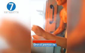 The cheapest way to get from turin to bardonecchia costs only 11€, and the quickest way takes just 1 hour. Il Video Dei Due Ragazzi Che Lanciano Un Estintore Dal Treno Sulla Torino Bardonecchia Playhitmusic