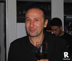 Σε διαθεσιμότητα οι δύο αστυνομικοί που αγνόησαν τις καταγγελίες για ενδοοικογενειακή βία. Ale3androypolh Premiera Sthn Edem Ekane O Renos Xaralampidhs Me Thn Mpanta Twn Mpoem Reportal Gr