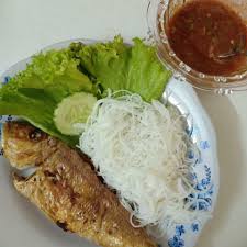 Maggi is an international brand of seasonings, instant soups, and noodles that originated in switzerland in the late 19th century. Foodpornmalaysia Sur Twitter Resepi Miang Pla Pao Ikan Talapia Lumurkan Maggi Cukup Rasa Dan Goreng Garing Boleh Guna Jugak Ikan Kerisi Pun Sedap Bihun Celur Ulam Ulaman Daun Salad Timun Batang Daun