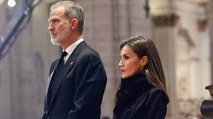 Se viralizó el incómodo momento que vivió Letizia Ortiz durante la misa  funeral en Valencia