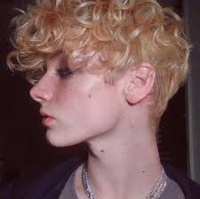 How to get curly hair like the first pic in Panama City, FL?