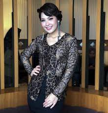 Pin By Norhelmi Harmi On Fesyen Wanita Nick Beauty Actresses