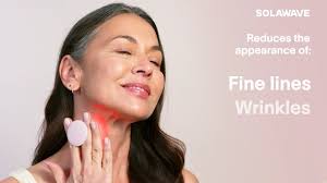 Amazon.com: Solawave Dispositivo de terapia de luz roja para cara y cuerpo 