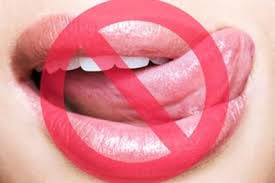 Bibir yang menghitam dapat disebabkan oleh beberapa faktor dari dalam dan luar mentega berperan sebagai tambahan untuk melembapkan bibir. Hat Hati Bibir Kering Bisa Berdarah Cari Tahu Penyebabnya Untuk Segera Diatasi