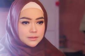 Youtuber hijab ria ricis kini namanya sedang berada di pucak kesuksesannya. Ria Ricis Kini Tinggal Di Hunian Mewah Bak Istana Siapa Sangka Rumahnya Dulu Tak Terawat Dan Disinggahi Makhluk Tak Kasat Mata Semua Halaman Hype