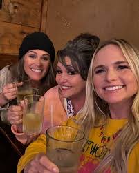 Tina Cargill's Instagram, Twitter & Facebook