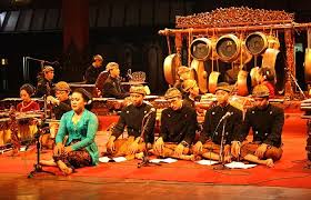 Musik dapat berupa instrumental, vokal ataupun gabungan keduanya. Ciri Khas Musik Tradisional Terlengkap Beserta Penjelasanya