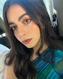 Mariana Cruz's Instagram, Twitter & Facebook