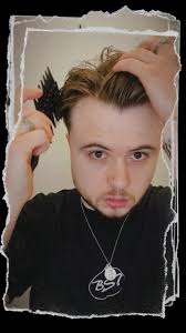 Same hair, different outcome. @joewhitehousebarber demonstrates how to use  our Light Shine Pomade to create a different vibe. #barberuk #barber  #pomade #darkstagbarbertools