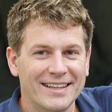 Edward Parks author of the site mcpecube.com