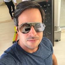 Ali Comer's Instagram, Twitter & Facebook