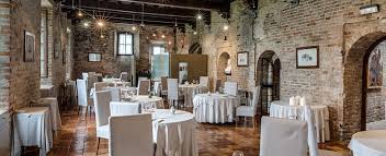 Oggi sede dell'enoteca regionale piemontese, l'edificio è visitabile e propone. Una Stella Tra Le Langhe Marc Lanteri Al Castello Di Grinzane Cavour Agrodolce