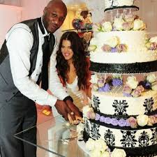 Pin By Sharon Chatmon On Celebration Cakes In 2020 Kardashian Wedding Amazing Wedding Cakes Lamar Odom