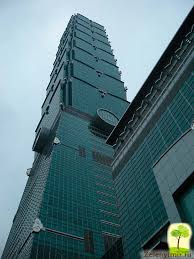 Dezember 2004 eröffnete taipei 101 tower, der seinen namen der zahl der stockwerke verdankt, zieht. Taipei 101 Gebaude Magische Kugel Des Taipei Wolkenkratzers