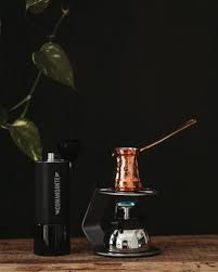 Comandante manual grinders are designed by and made for specialty coffee experts & connoisseurs. Die Comandante Handmuhle Coffeesomething De De