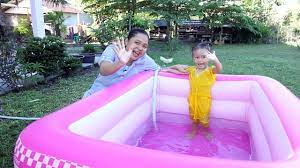 Kolam renang untuk bayi ini bentuknya bintang laut dengan warna dasar biru. Unboxing Kolam Renang Anak Balita Lucu Warna Pink Kids Playing Swimming Pool Youtube
