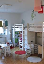 Was Fur Neue Teppiche Und Weg Mit Den Tapetentieren Raumteiler Kinderzimmer Hochbetten Kinderzimmer Zimmer Fur Zwei Kinder