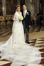 Ob verführerische meerjungfrau oder verspielte prinzessin bei der vielfalt an stickereien und verzierungen wie stoffblüten, schmucksteinen, rüschen oder. Deutsche Prinzessinnen Und Ihre Brautkleider