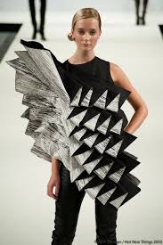 Undated Example Of Avant Garde Fashion Conceptual Fashion Sculptural Fashion Avant Garde Fashion Couture