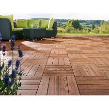 Der fliesenunterbau ist nicht aus plastik, sondern ebenfalls aus holz, im gegensatz zu den sog, billigfliesen. Wpc Klick Fliese Holzstruktur Optik Bangkirai 30 X 30cm 6 Stuck Kaufen Bei Obi