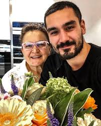 Lorem ipsum dolor ami sit. Ilkay Gundogan In Memleket Sevdasi Ve Ailesine Hediyesi Sporx Galeri