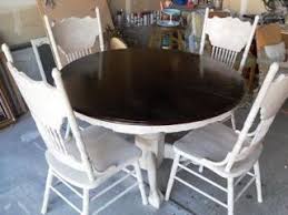 Remodelaholic Re Stained And Painted White Oak Pedestal Table And Chairs Oak Table And Chairs Kitchen Table Oak Kitchen Table Makeover