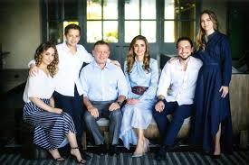 Le roi abdullah ii de jordanie a annoncé que les princes ali, faiçal et talal se retiraient de leurs fonctions militaires. La Sublime Carte De Voeux De La Famille Royale Jordanienne
