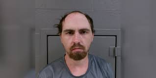 Man arrested after threatening family who wouldn't 'give him a ride to the  White House'