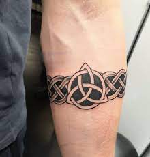 A cute celtic knot design on the back of neck is a nice idea for women. Awesome Irish Tattoos To Celebrate Your Celtic Heritage Tattoo Stylist