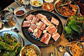 Selain itu, ada pilihan menu sup seperti kaldu ayam, sapi, sapi pedas, tom yum, dan yang baru ada kuah kolagen dan konbu. Pengen Cobain Korean Food Ini Rekomendasi 5 Resto Korea Di Semarang