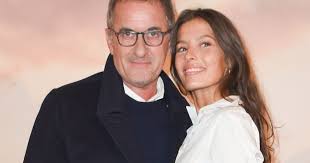 Paul dechavanne et ghislain blique. Ninon Dechavanne Sensuelle Et Sublime Dans Un Petit Soutien Gorge Rose Purepeople