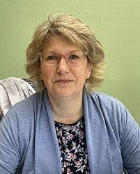 Estee Smith's Instagram, Twitter & Facebook