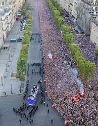 L'arrivée ⭐ , france, autoire, frouge, 46400 autoire, france: Le Retour Des Bleus En France Des Champs Elysees A L Elysee Elle