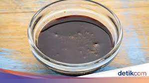 Siapkan panci, masak air dan masukkan gula merah yang sudah disisir sampai larut dan mendidih. Resep Sirop Gula Merah Yang Kental Dan Harum