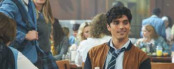 It picks up where we had last seen elle and adds some new twists to her story, especially with the prospect of a new suitor. Meet The Kissing Booth 2 Cast Who Plays Marco Chloe And More Teen Vogue