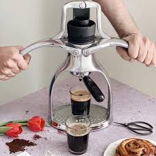 Unlike other manual grinders, the rok coffee grinder grinds beans with minimal effort, require a mere 62 revolutions (30 seconds of grinding time) to produce a double shot of espresso. Rok Espresso Maker Gc