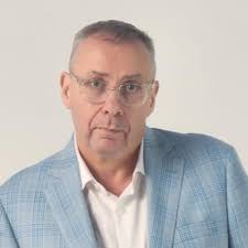 A true masterclass in pattern matching—this Norfolk jacket is precision,  balance, and craftsmanship in perfect harmony.