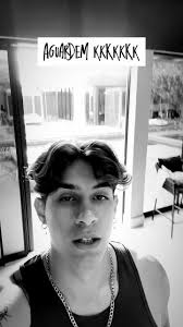 Celebração de Aniversário e Repostagem de Mensagens