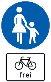 Das Radfahren Auf Gehwegen Kann Mit Dem Zusatzzeichen Radfahrer Frei Zugelassen Sein Radfahrer Mussen Dann Rucksicht Auf Fussganger Nehmen Und Durfen Hochstens In Schrittgeschwindigkeit Etwa 4 7 Km H Fahren Durch Das Schild