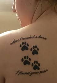Noch Eine Idee Fur Einen Tollen Katzen Tatzen Tattoo Mit Einer Schwarzen Uberschrift Idee Fur Die Frauen Pfoten Tattoo Hunde Pfoten Tattoos Katzen Tattoo