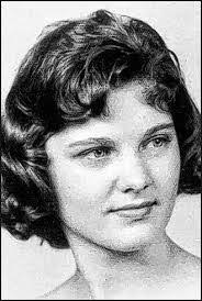 Diana Kinch's Instagram, Twitter & Facebook