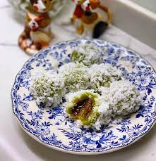pauline ang on instagram ondeh ondeh another nyonya kueh we love the combination of coconut pandan and gula melaka is just a pe nyonya food pandan melaka