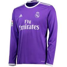 L'équipe titrée lors de la coupe du monde des clubs doit porter un badge doré sur son maillot pendant l'année qui suit. Maillot Real Madrid 2016 2017 Exterieur Manches Longues Real Madrid Madrid Adidas