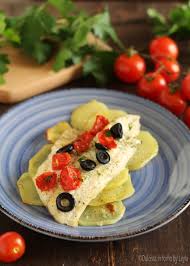 Filetti di merluzzo con pomodorini. Filetto Di Merluzzo Al Forno Con Patate Pomodorini E Olive Ricetta Semplice