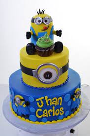 The 3d minions cake frame kit is designed primarily for making your own standing minion cake. Minions Cake Design 2 Layer Frozen Layer Cake 4 Kg Chef Recommended Cake For All The Kids Who Love Elsa Pro She Loves Me She Loves Me Now Joette Gholston