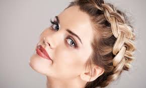 Scopriamo insieme quali sono le acconciature per capelli corti semplici, . Acconciature Capelli Corti E Lunghi Le Piu Belle E Semplici Da Realizzare Deabyday