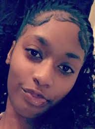 Elise Mackey's Instagram, Twitter & Facebook